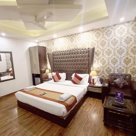 Hotel Waterfall Paschim Vihar Delhi Eksteriør billede