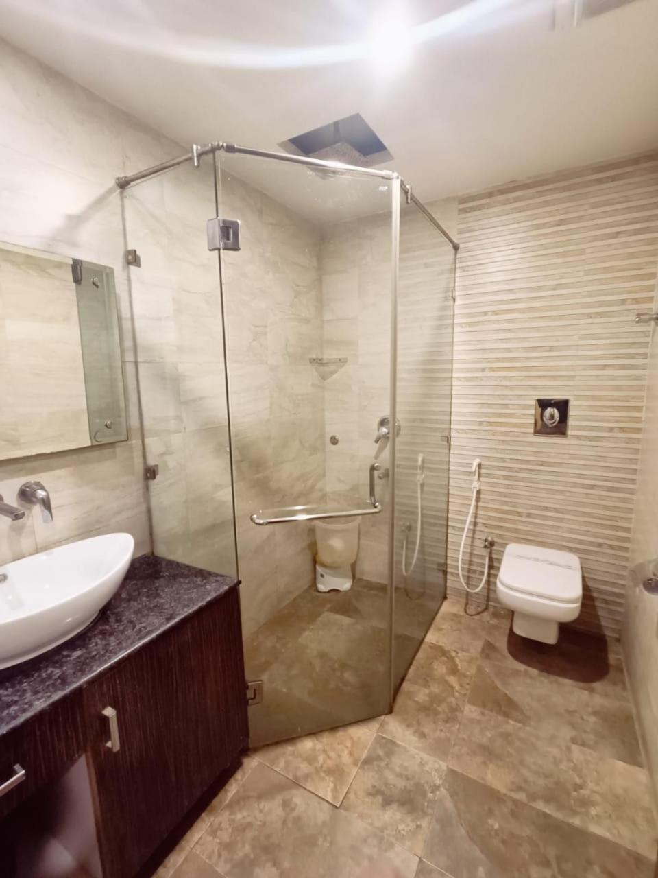 Hotel Waterfall Paschim Vihar Delhi Eksteriør billede