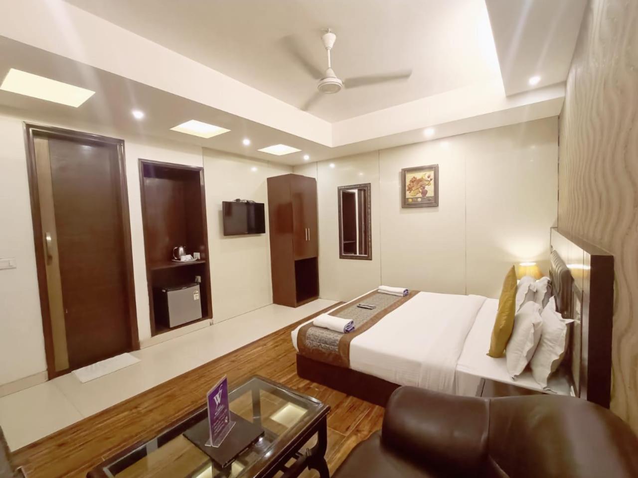 Hotel Waterfall Paschim Vihar Delhi Eksteriør billede