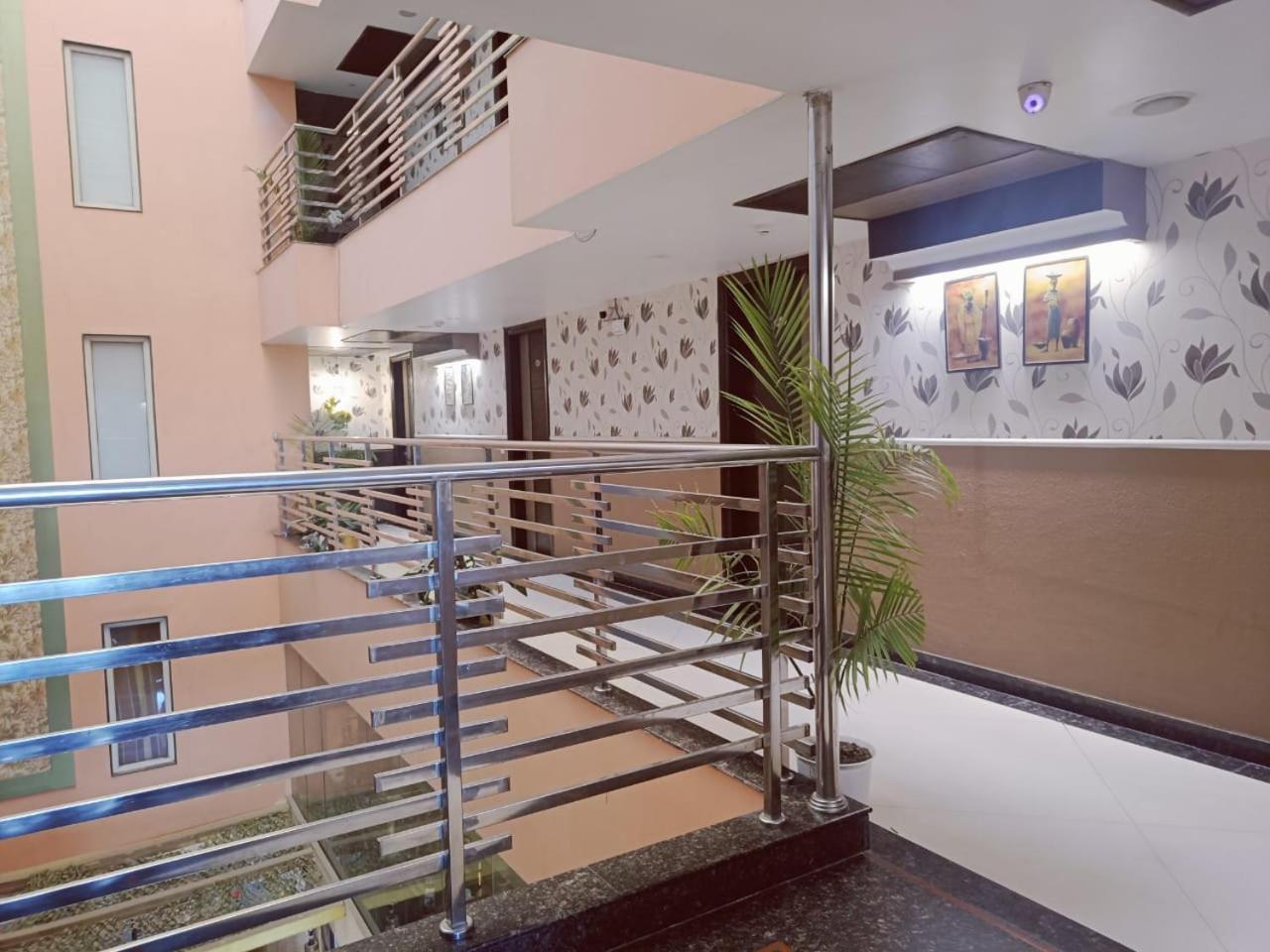 Hotel Waterfall Paschim Vihar Delhi Eksteriør billede
