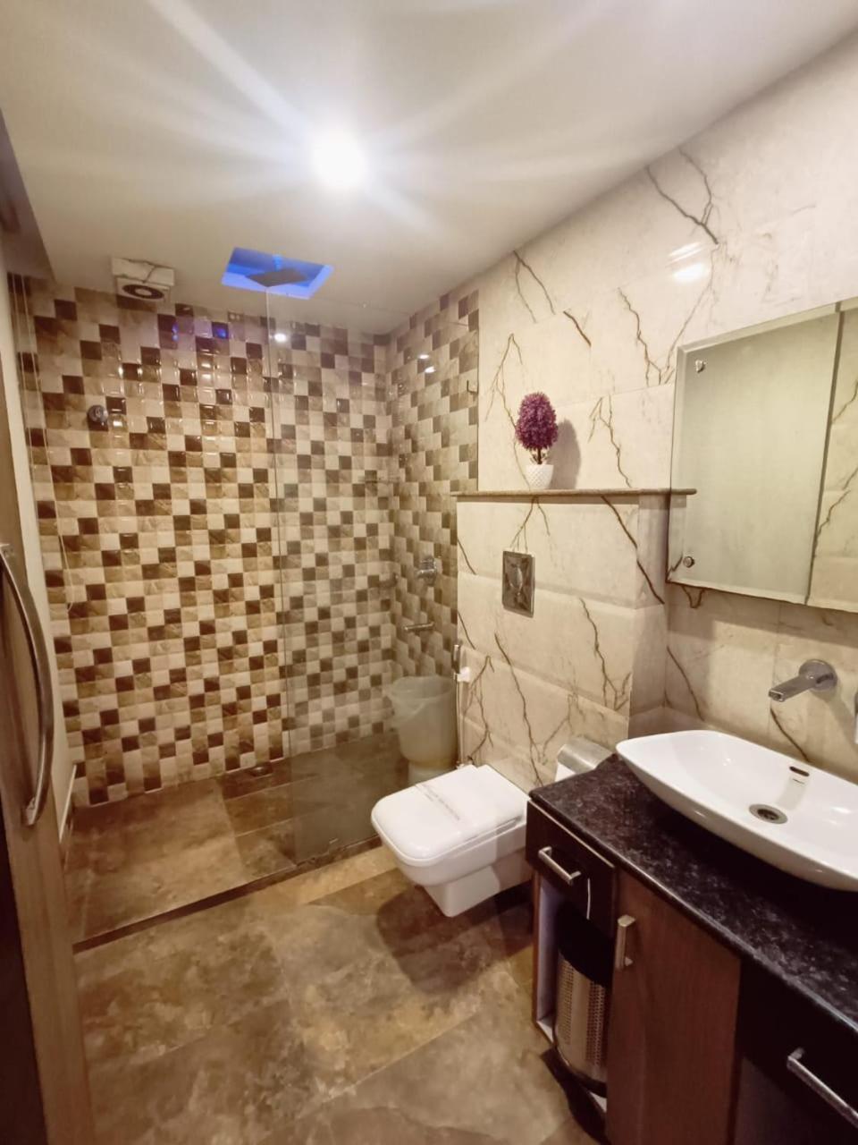 Hotel Waterfall Paschim Vihar Delhi Eksteriør billede