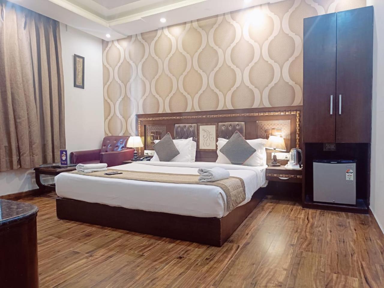 Hotel Waterfall Paschim Vihar Delhi Eksteriør billede